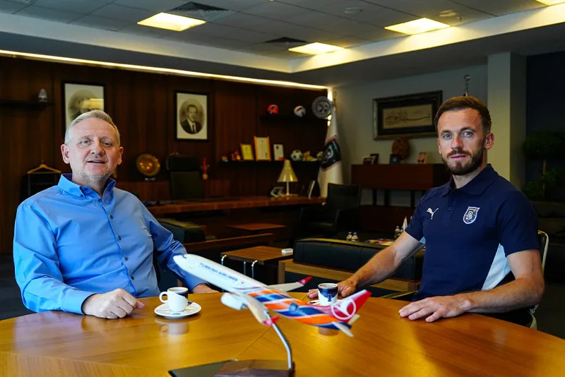 Süper Lig'de transfer rüzgarı! İşte resmen açıklanan tüm imzalar (2026-2027)