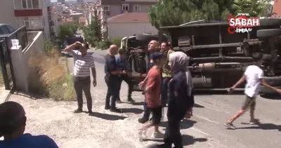 Kartal’da freni boşalan kamyonet yan yattı: 2 yaralı | Video