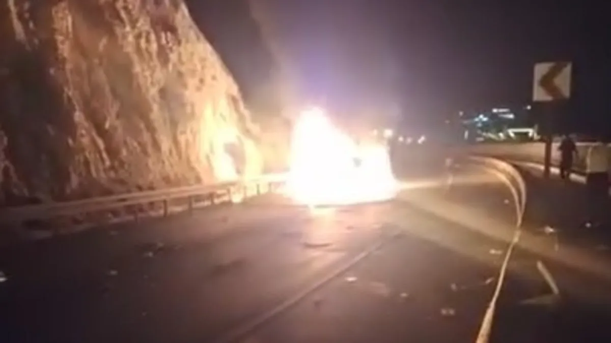 Antalya’da feci kaza: Takla atan otomobil alev topuna döndü! 2 ölü, 3 ağır yaralı Antalya’da feci kaza: Takla atan otomobil alev topuna döndü! 2 ölü, 3 ağır yaralı