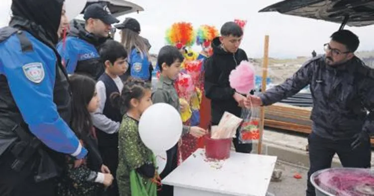 Polisten çocuklara sürpriz