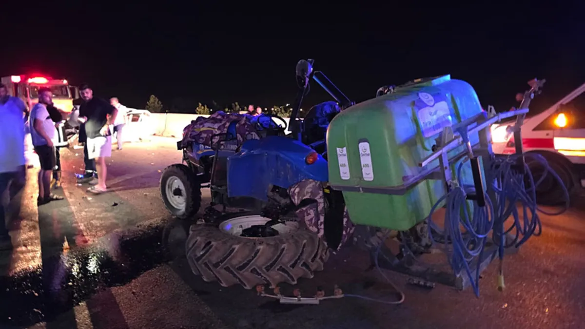 Hatay’da traktör ile otomobil çarpıştı: 3 yaralı Hatay’da traktör ile otomobil çarpıştı: 3 yaralı