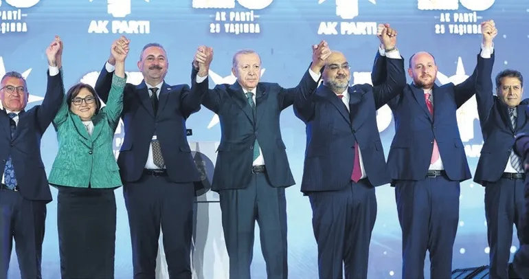 3 vekil, 7 belediye başkanı AK Parti’de