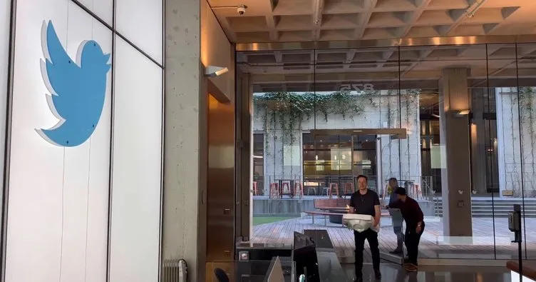 Elon Musk’tan ilginç hareket: Twitter Genel Merkezi’ne elinde lavaboyla girdi