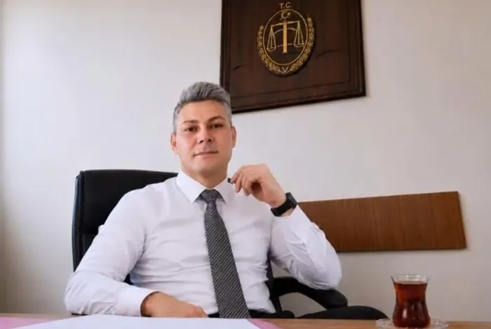 sahte-hakim-sucunu-itiraf-etti-piskin-sozler-hayatimi-yalan-uzerine-kurdum-1785213595892.jpg