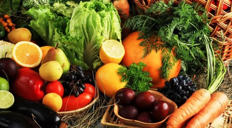 Ananas kendiliğinden organiktir ama şeftaliye dikkat!