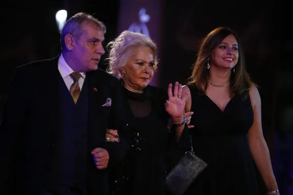 Kırmızı halıda yıldızlar geçidi