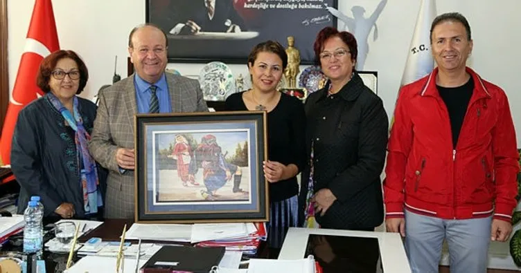 Kat’ı sanatı kursiyerlerinden Başkan Özakcan’a teşekkür ziyareti