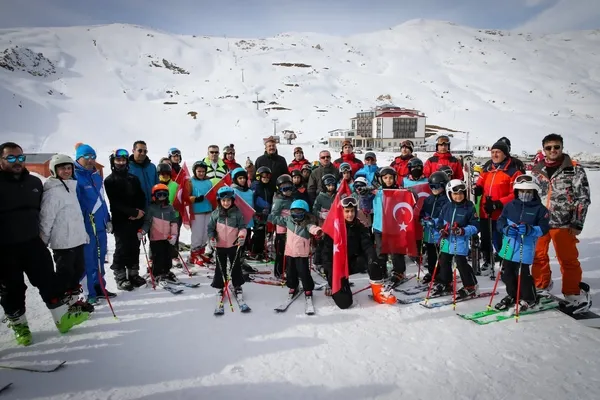 turkiyenin-ilk-kayak-sezonu-hakkaride-acildi-1702756151226.jpg