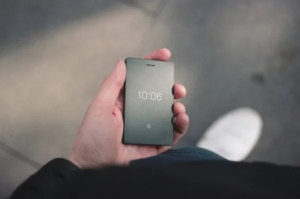 Dünyanın en küçük telefonu yenilendi: Light Phone 2