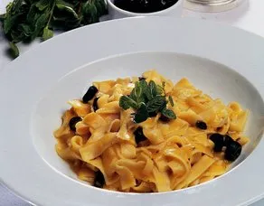 Kabak Soslu Zeytinli Papardelle