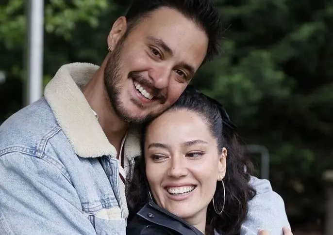 Aylardır boşanacakları konuşuluyordu! Pelin Akil ve Anıl Altan çifti bu soruya ilk kez yanıt verdi: Sen şimdi böyle konuşuyorsun ya...