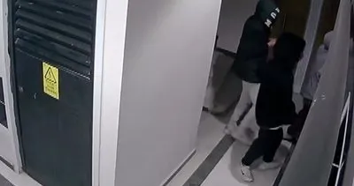 Sivas’ta ayakkabı hırsızları güvenlik kamerasına yansıdı #sivas
