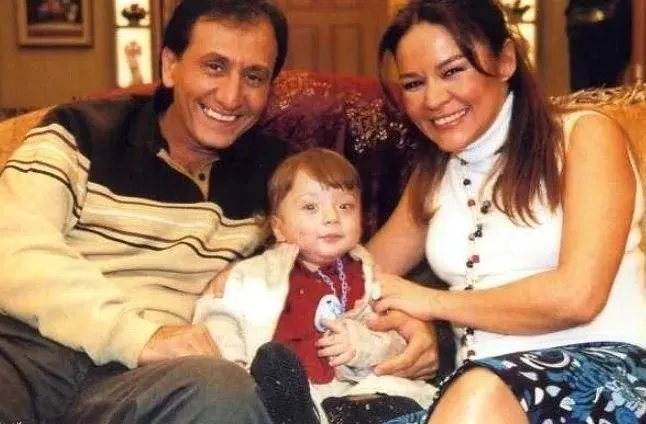 Çocuklar Duymasın’daki ’Dominant Teyze’ dizideki oğluyla bir araya geldi! Bakın ne kadar değişmişler...