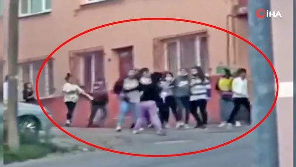 Bursa'da liseli kızların utanç verici 'erkek' kavgası kamerada | Video