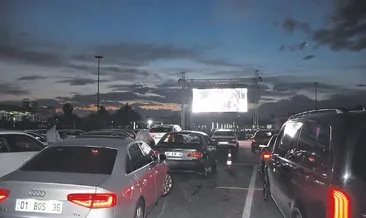 Adanalılar arabada sinema izledi