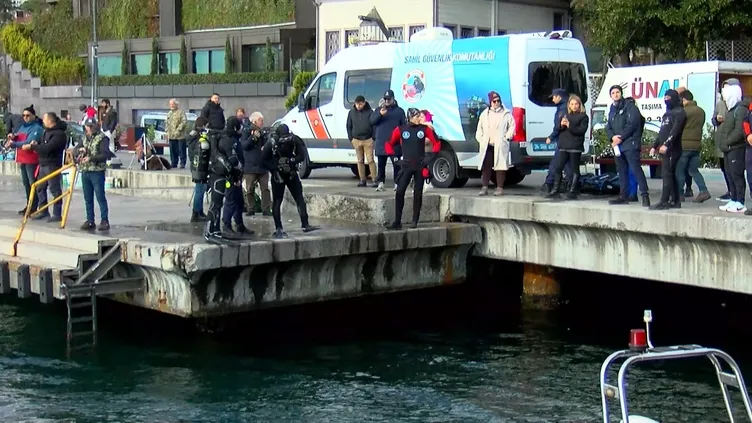 Sarıyer'de fotoğraf çekilmek isterken denize düştüler! Dalgayla beraber birden yok oldular!