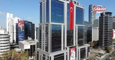 Gökdelenlere asılan dev Türk bayrakları havadan görüntülendi | Video