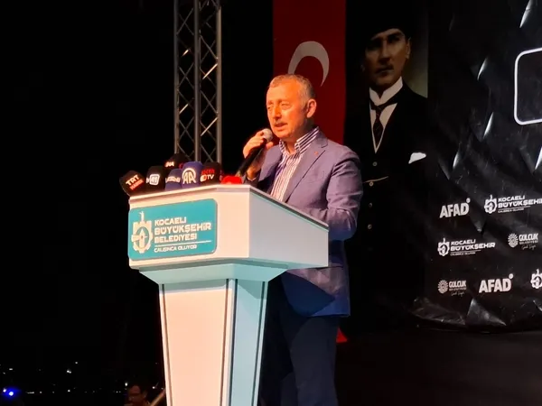 17-agustos-marmara-depremi-golcukte-anildi-1786908311212.jpg