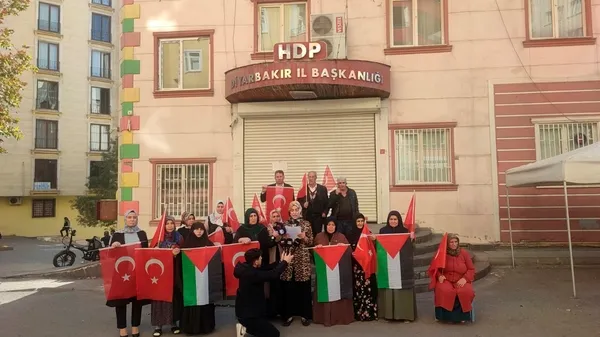 diyarbakir-annelerinden-filistine-destek-israile-tepki-1698238606244.jpg