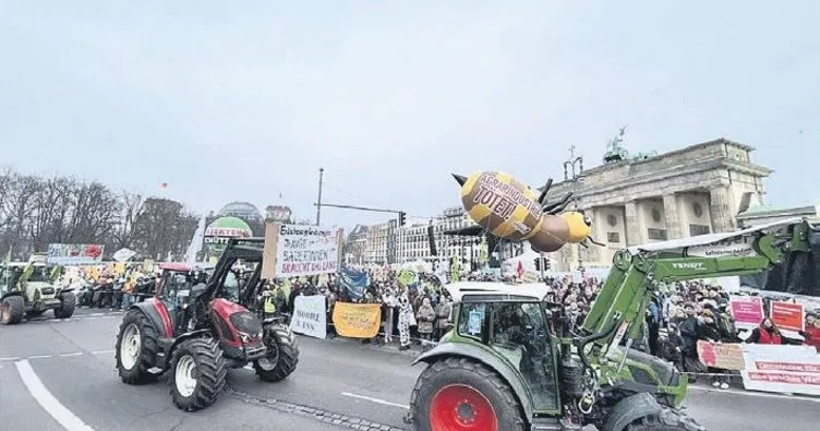 Berlin’e traktörlerle indiler