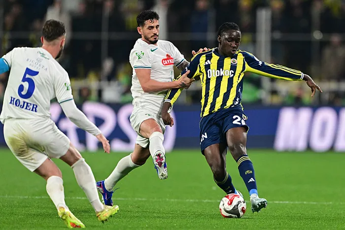 canli-super-ligde-fenerbahce-rizespor-maci-1776447285592.jpeg
