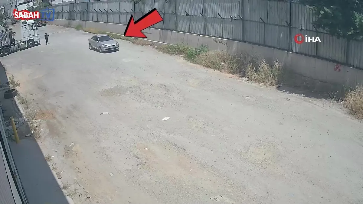 Kendilerini polis olarak tanıtıp vatandaşları dolandırdılar videosunu izle Kendilerini polis olarak tanıtıp vatandaşları dolandırdılar videosunu izle