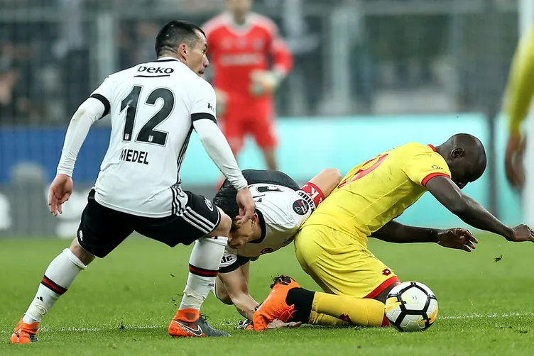 Demba Ba'ya tribünlerden büyük tepki!