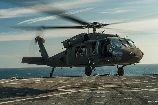 Gerilimi tırmandıran Yunanistan'dan yeni hamle! Türkiye'ye 20 km uzaklıktaki kente yüzlerce askeri araç ve helikopter...