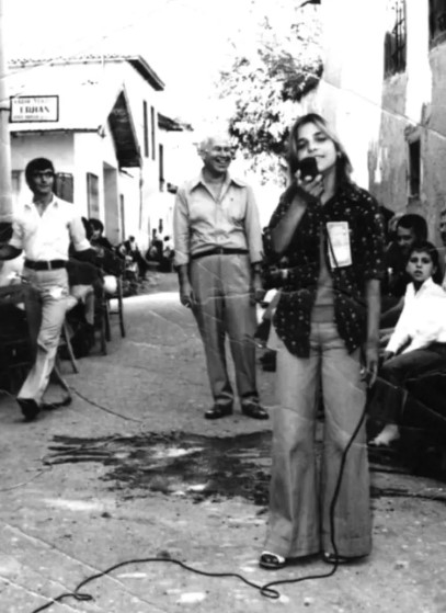 Şöhret basamakları onun için çok zordu... Şimdilerde güçlü sesiyle kulakların pasını siliyor! Ünlü sanatçıyı tanıyabildiniz mi?