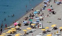 Antalya’da 41 derece: Sahil doldu taştı!
