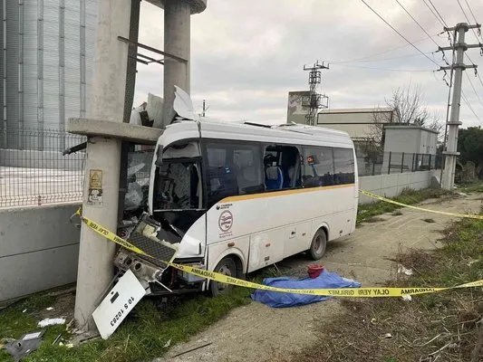 Bandırma’da servis otobüsü yoldan çıktı: 1 ölü