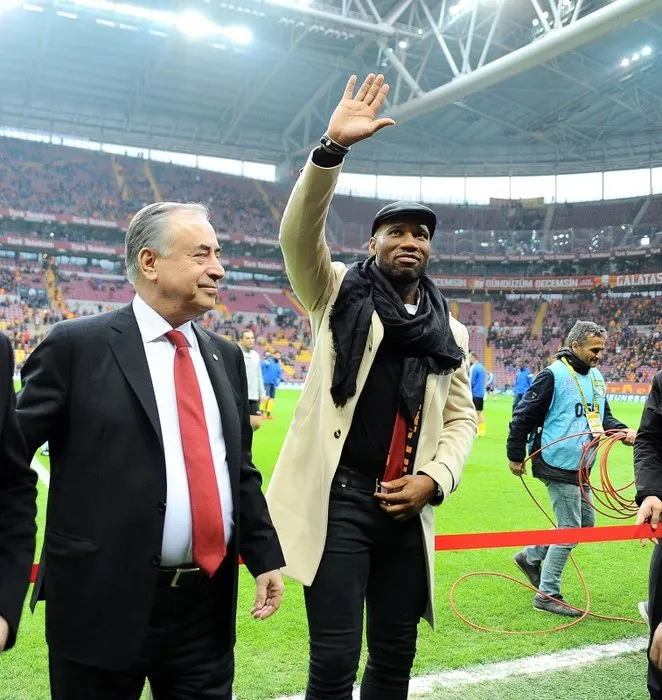 Galatasaray tribünlerinde Didier Drogba coşkusu