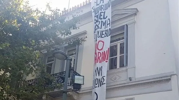 Atina’da anarşistler İspanya büyükelçiliğine girdi