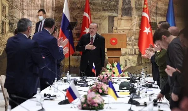 Son dakika! Çavuşoğlu: Rusya'dan Suriye'ye giden uçaklara hava sahasını kapattık