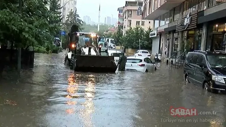 SON DAKİKA | Meteoroloji uyarmıştı: İstanbul yine sele teslim oldu! Maltepe’de araçlar mahsur kaldı!