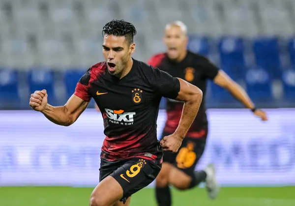 son-dakika-galatasarayda-fatih-terim-tek-forvete-donuyor-falcao-11de-mohamed-yedek-1617081602905.jpg