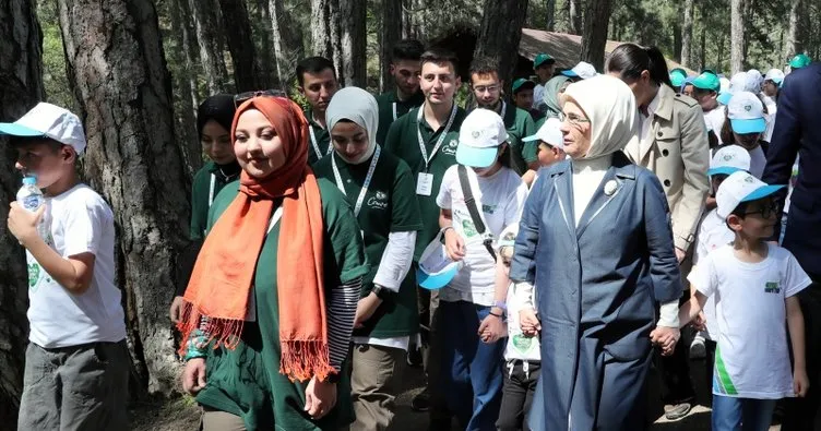 Emine Erdoğan, çevre yürüyüşüne katıldı