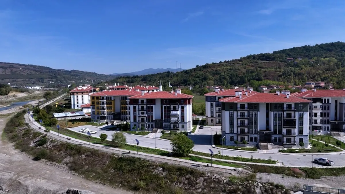 Bakan Kurum’dan Zonguldak TOKİ paylaşımı: Kira öder gibi ev sahibi oldular Bakan Kurum’dan Zonguldak TOKİ paylaşımı: Kira öder gibi ev sahibi oldular
