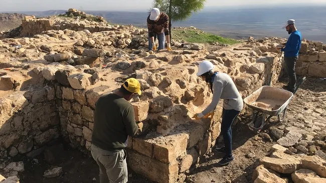 son-dakika-bakan-ersoy-acikladi-yabanci-turist-sayisinda-rekor-1668677918966.jpg