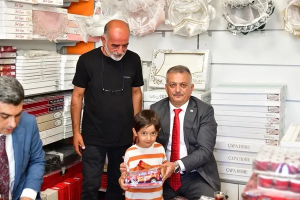 vali-ersin-yazicinin-ilk-ziyareti-esnaflar-oldu-1692380427419.jpg