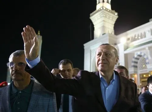 Cumhurbaşkanı Erdoğan Mescid-i Nebevi’yi ziyaret etti