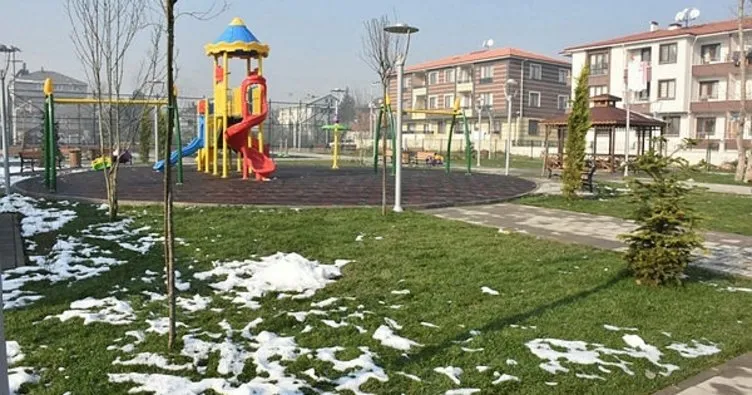 Düzce Belediyesi mahallelerde park yapmaya devam ediyor