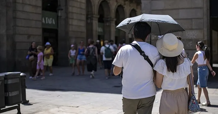 Avrupa kavurucu sıcaklara teslim: Uzmanlar tehlikenin altını çizdi