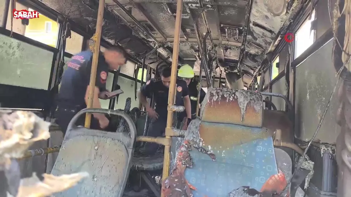 Muğla’da park halindeki midibüste yangın çıktı | Video videosunu izle Muğla’da park halindeki midibüste yangın çıktı | Video videosunu izle