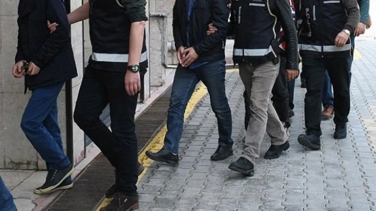 İstanbul’da DEAŞ operasyonu! 9 örgüt üyesi yakalandı İstanbul’da DEAŞ operasyonu! 9 örgüt üyesi yakalandı
