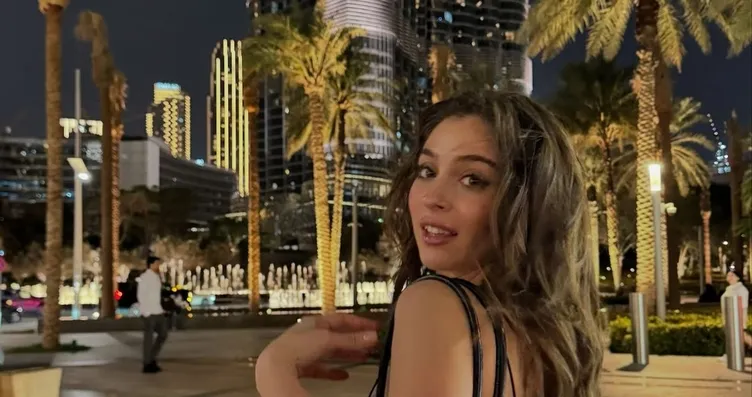 Oyuncu Cemre Baysel 2 takıntılı hayranından...