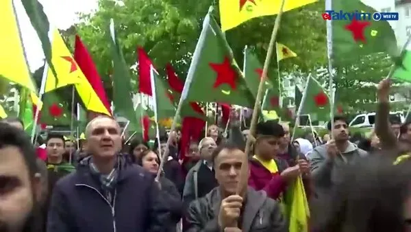 Almanya Köln'de skandal görüntü! PKK'lılar YPG flamaları ile eylem yaptı