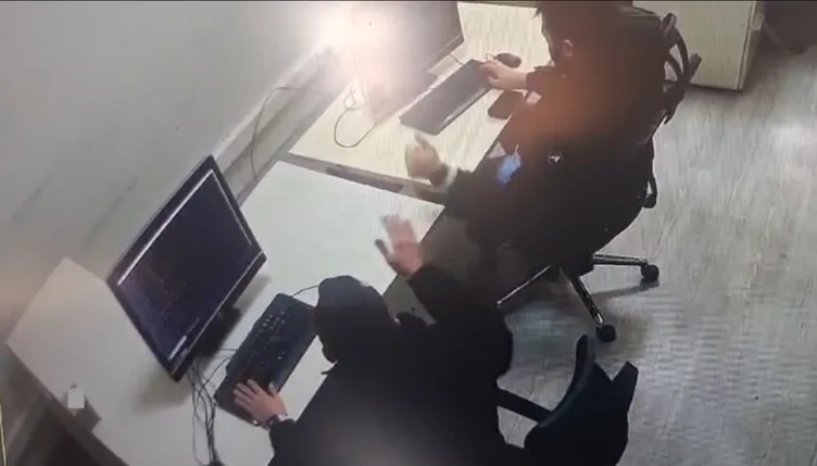 Bi’tıkla kazan çetesi yakalandı! Her dolandırma sonrasıçak sevinci! İşte o anlar...