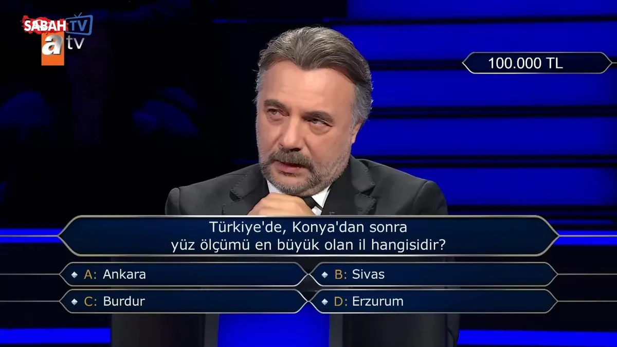 “Konya’dan sonra en büyük il hangisi?” sorusu yarışmacıyı şaşırttı! Kim Milyoner Olmak İster’de joker paniği… | Video videosunu izle “Konya’dan sonra en büyük il hangisi?” sorusu yarışmacıyı şaşırttı! Kim Milyoner Olmak İster’de joker paniği… | Video videosunu izle