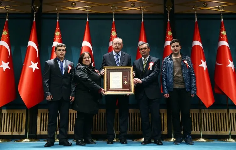 Devlet Övünç Madalyası ve Beratı Tevcih Töreni’nde ödülleri Erdoğan’dan aldılar